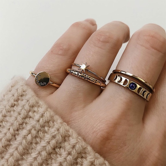 **BENEDICTA* 5-Pc Gold Cosmic Star Fashion Ring Set - Picture 1 of 7